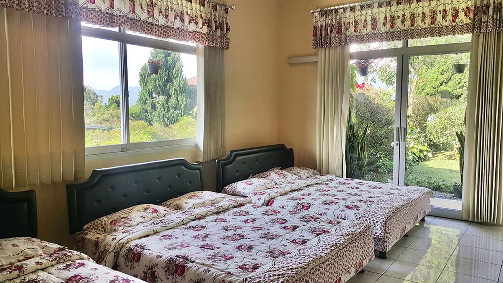 Vila Bunga Merah Gelatik, Bandung