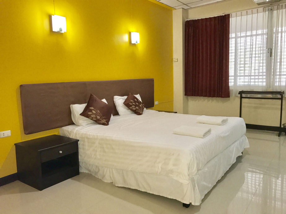 Coop Dopa Hostel, Dusit