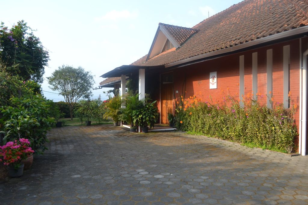 Vila Bunga Merah Gelatik, Bandung