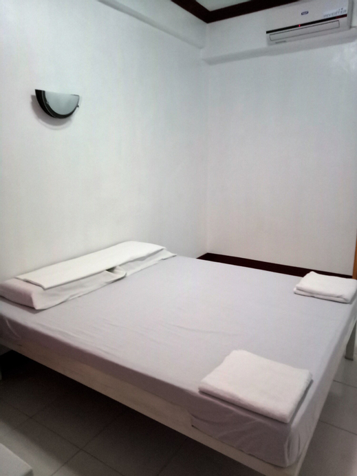 First Baby Bytes Guest House, Lazi