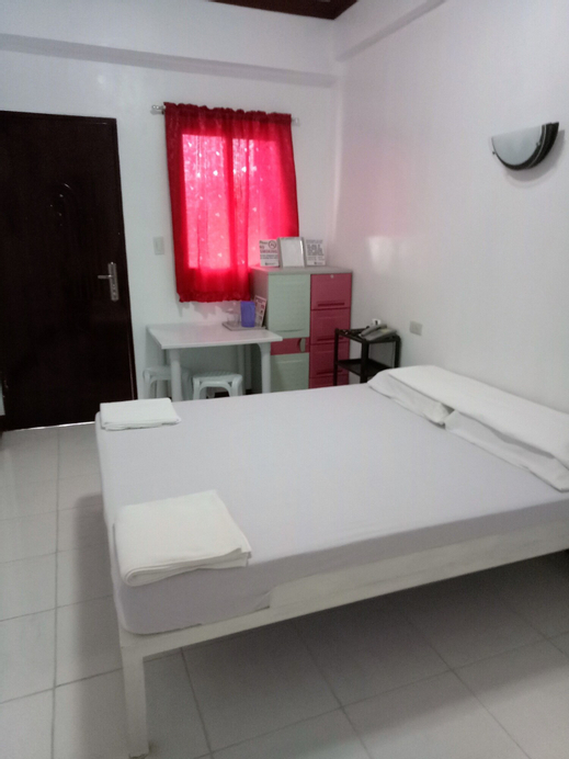 First Baby Bytes Guest House, Lazi