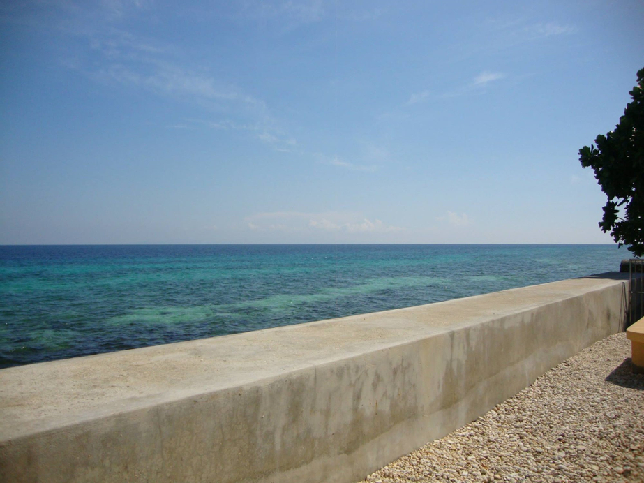Luzmin BH - Beachfront Cottages, Oslob