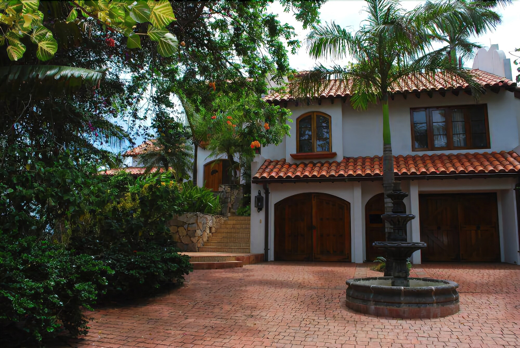 Dos Bahias, Roatán