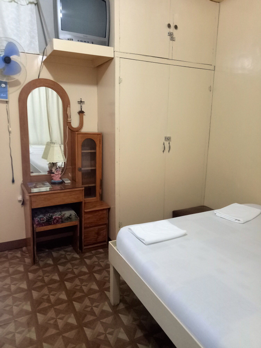 First Baby Bytes Guest House, Lazi