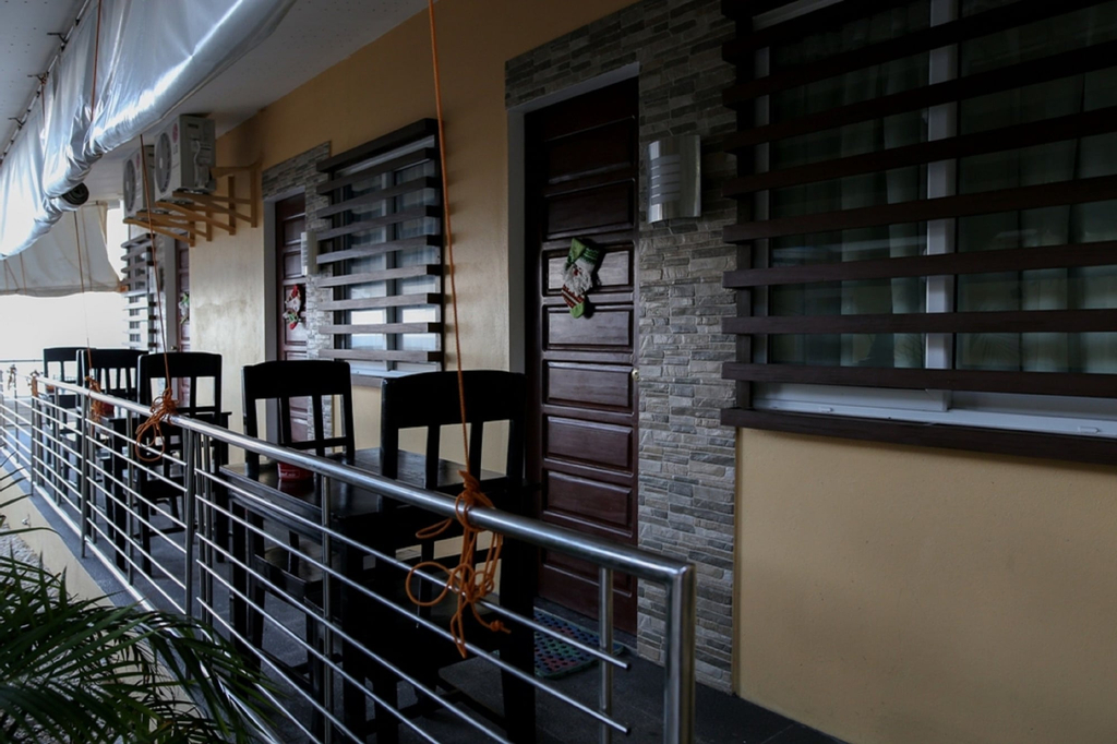 Luzmin BH - Beachfront Cottages, Oslob