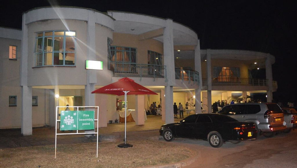 Cut Hotel, Makonde
