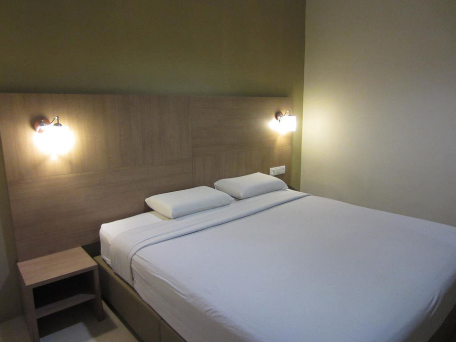 Radiant Hotel, Manjung