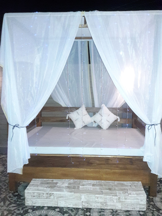 Cape Rose, Kepulauan Gili