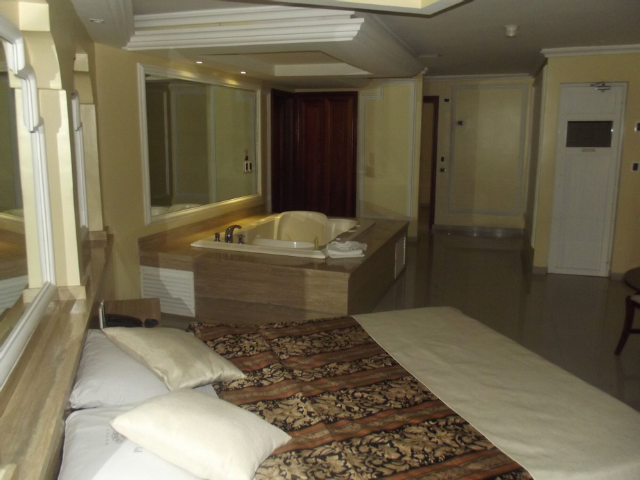 Hotel Plaza Mayor, Libertador