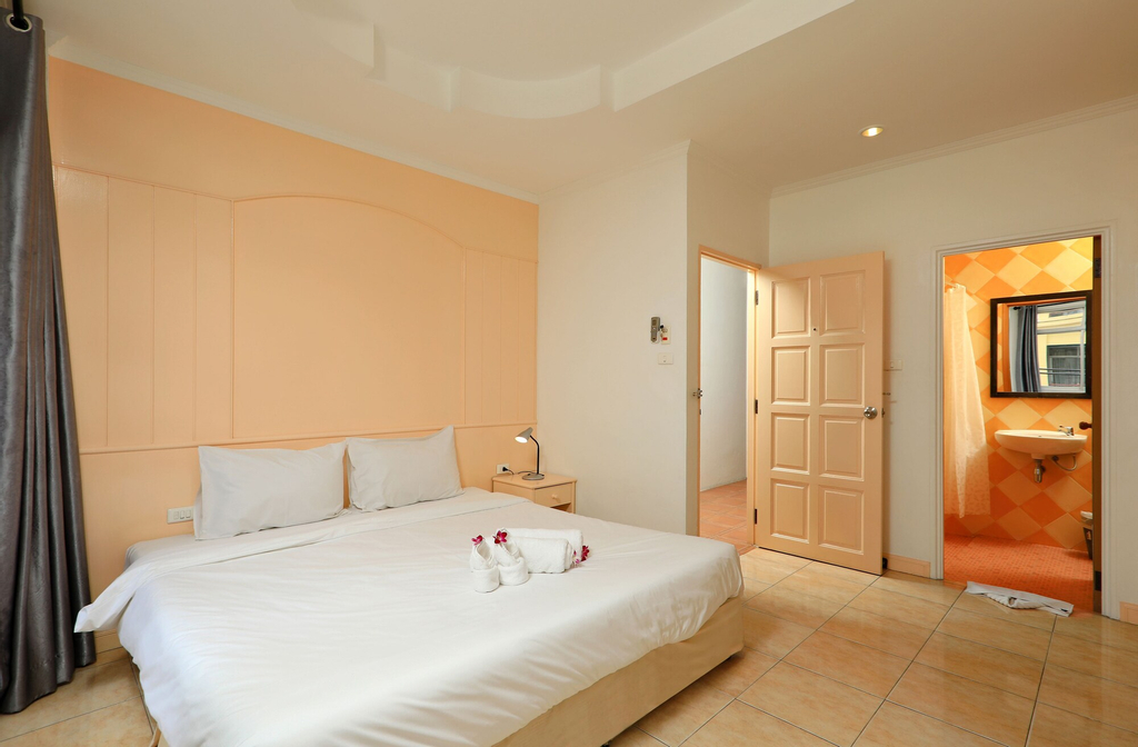 Arya Eightball Records Hotel, Pulau Phuket