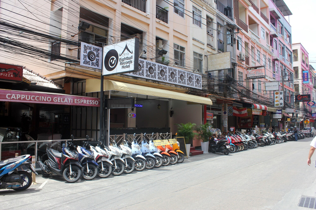 Arya Eightball Records Hotel, Pulau Phuket