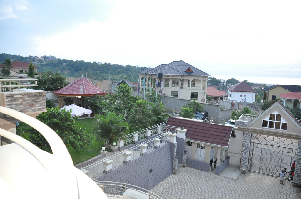 New Agena Hotel, Roherero