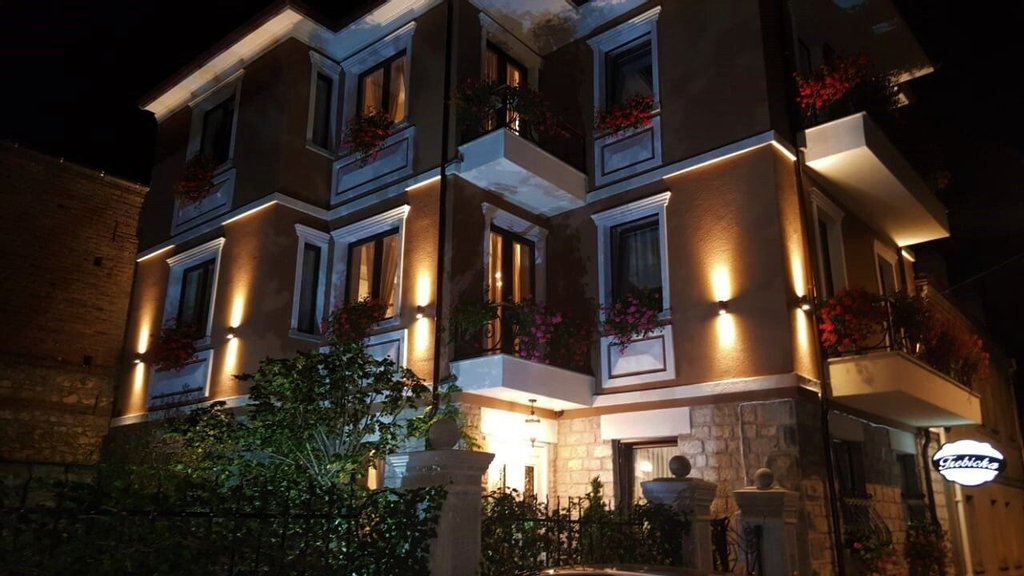 Vila Trebicka, Korçës