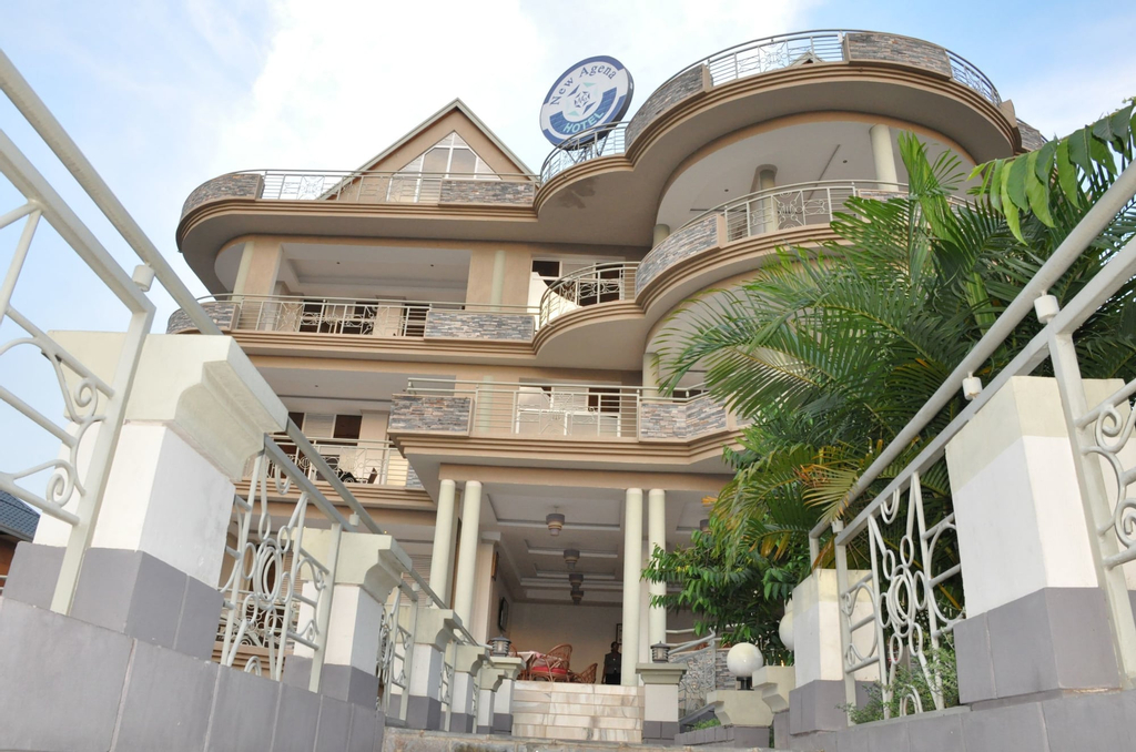 New Agena Hotel, Roherero