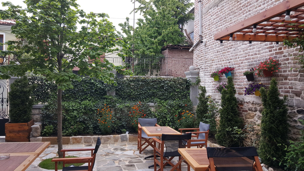 Vila Trebicka, Korçës
