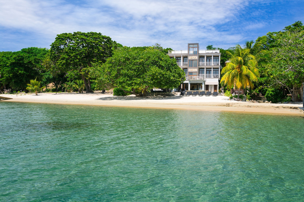 Xbalanque, Roatán