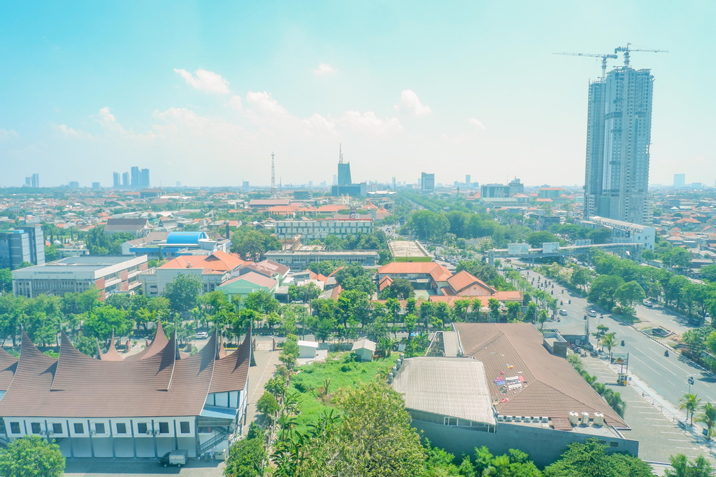 Cozy Living Studio Room Apartment at Tamansari Papilio By Travelio, Surabaya