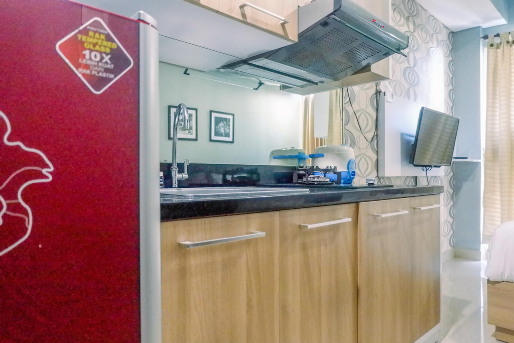 Cozy Living Studio Room Apartment at Tamansari Papilio By Travelio, Surabaya