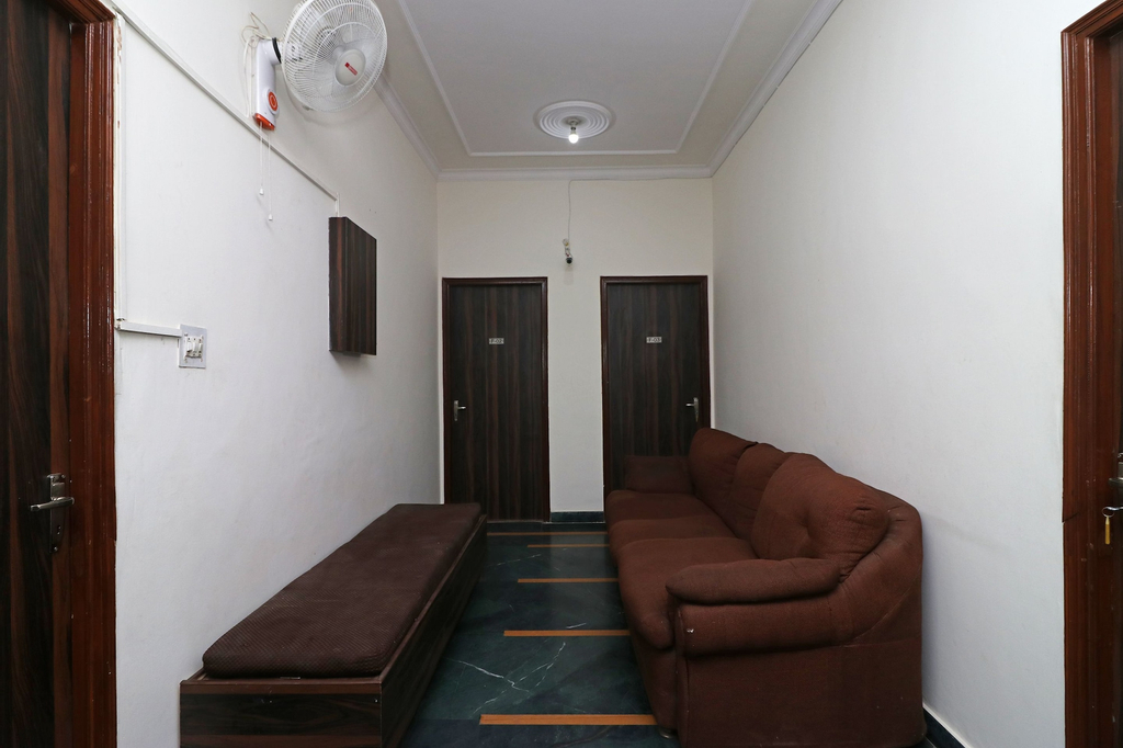 OYO 11452 Golden Castle Lodge, Gautam Buddha Nagar