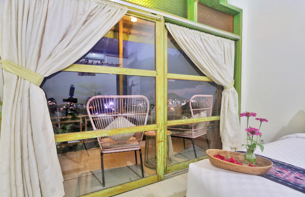 Green Hill Bed Station, Manggarai Barat