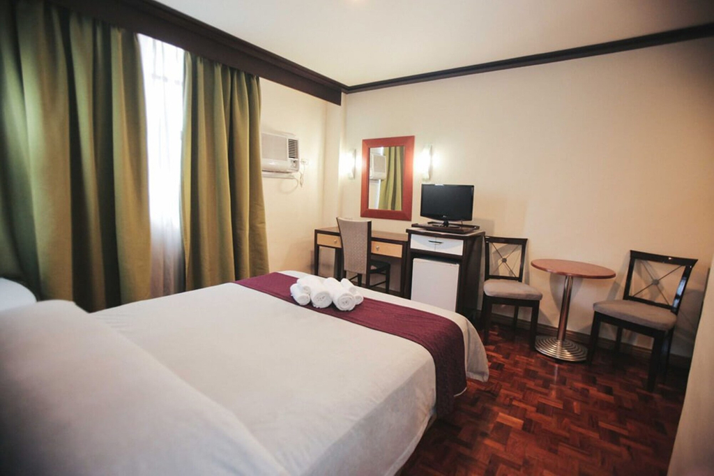 New Crown Hotel, Naga City