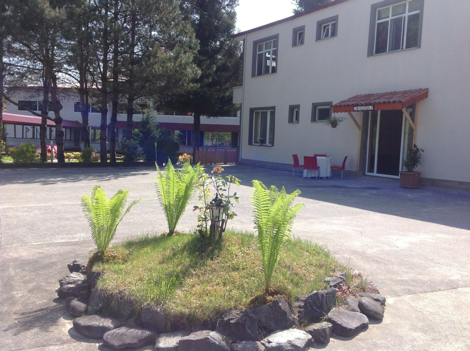 Pinar Kir Evi, Hopa