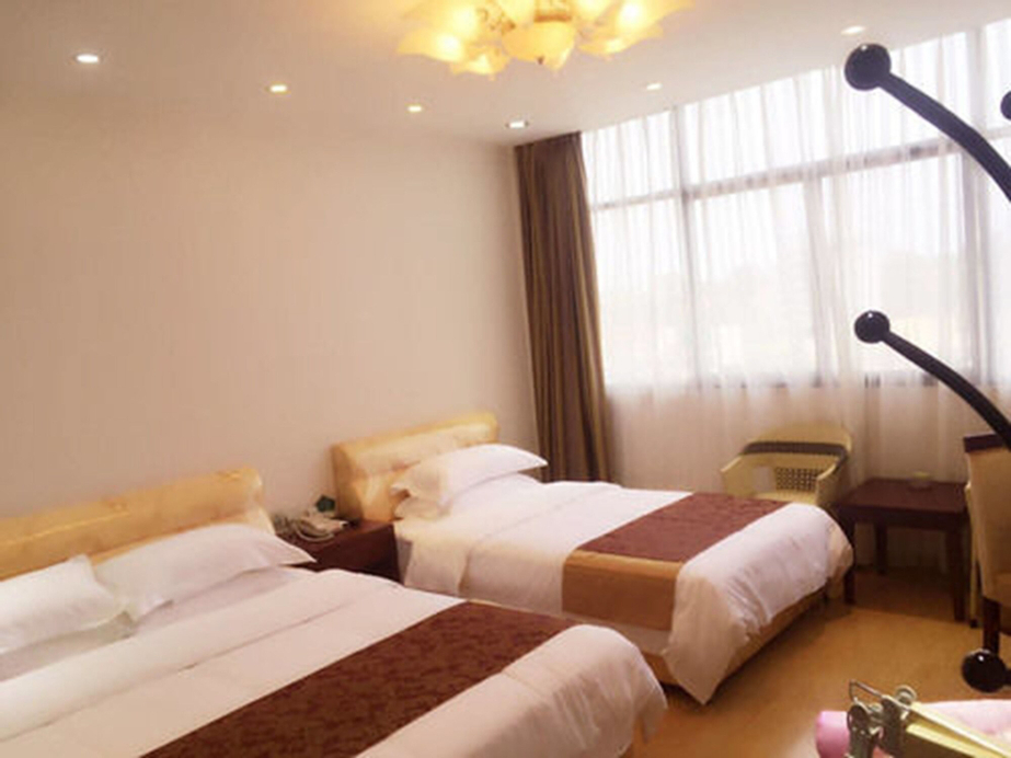 Jian Guo Grand Hotel, Sikhottabong