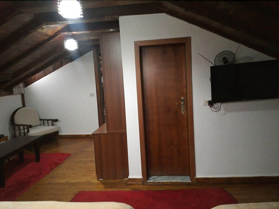 Hotel Bujtina e Bardhe, Korçës
