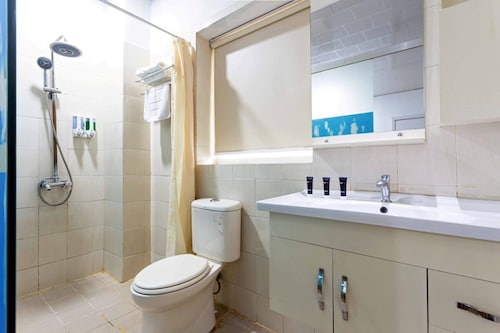 RedDoorz near Citraland Mall, Jakarta Barat