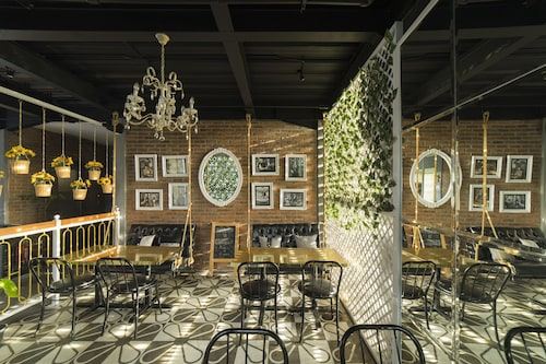 Summerbird - Bed and Brasserie, Bandung