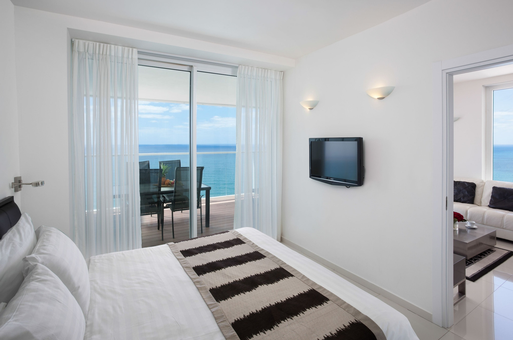 Island Luxurious Suites Hotel,