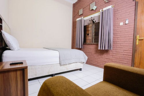 RedDoorz near Metro Indah Mall, Bandung