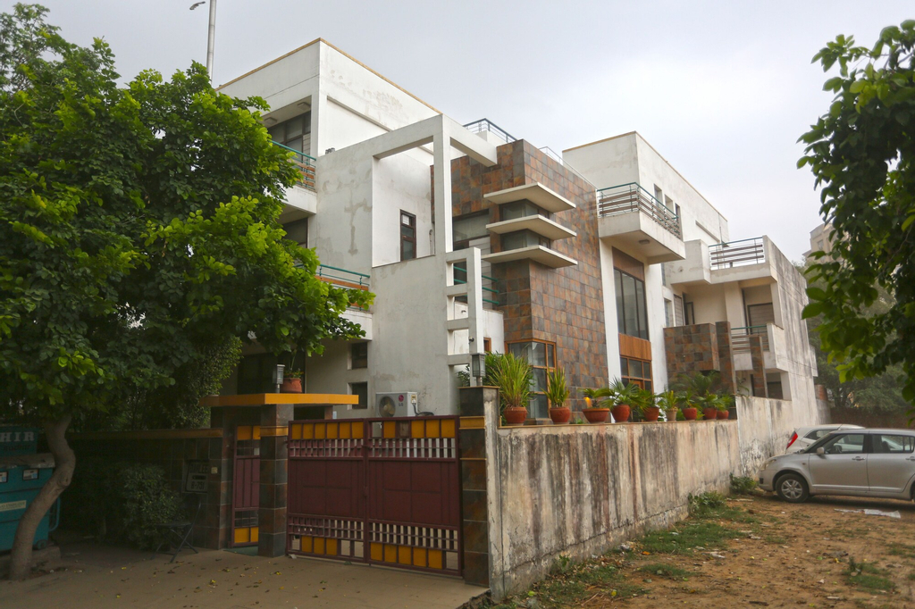 OYO 5528 DLF Phase 4, Gurgaon