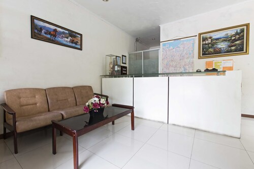 RedDoorz near Gondangdia Station, Central Jakarta