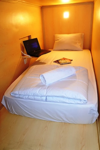 RB Capsule Kuta, Badung
