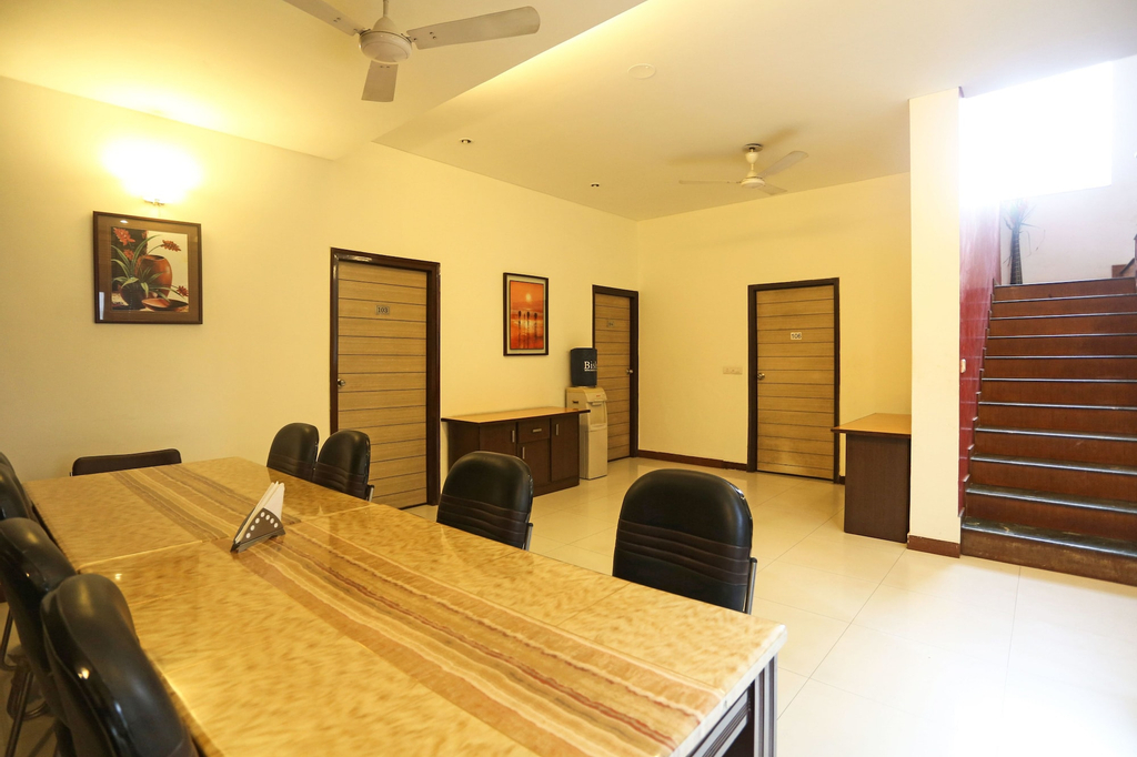 OYO 5528 DLF Phase 4, Gurgaon