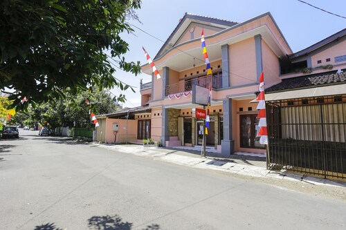 RedDoorz near Metro Indah Mall, Bandung
