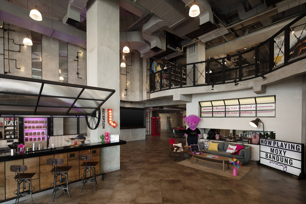 Moxy Bandung, Bandung