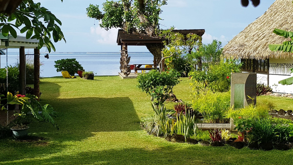 Linareva Moorea Beach Resort,