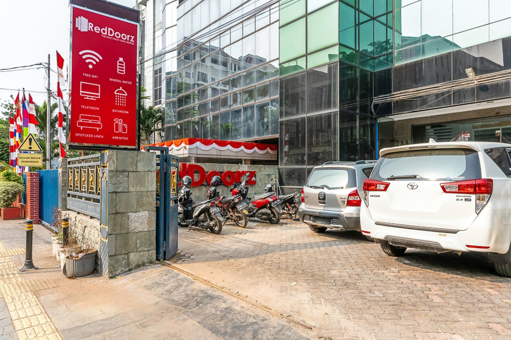RedDoorz Plus near Taman Ismail Marzuki, Jakarta Pusat