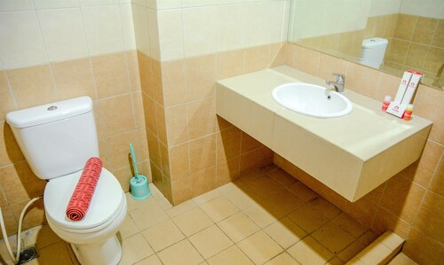 Spacious Hampton's Park Apartment with Working Space, Jakarta Selatan