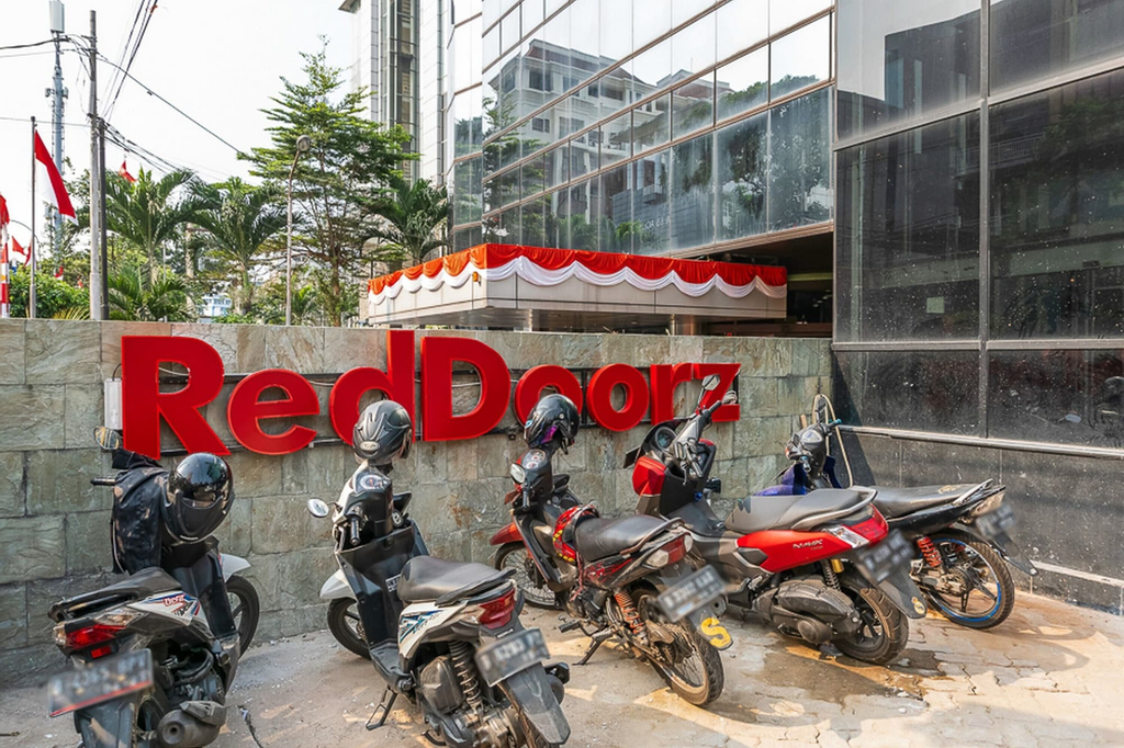 RedDoorz Plus near Taman Ismail Marzuki, Jakarta Pusat
