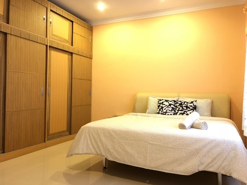 Strategic location opposite BCS Mall, Batam