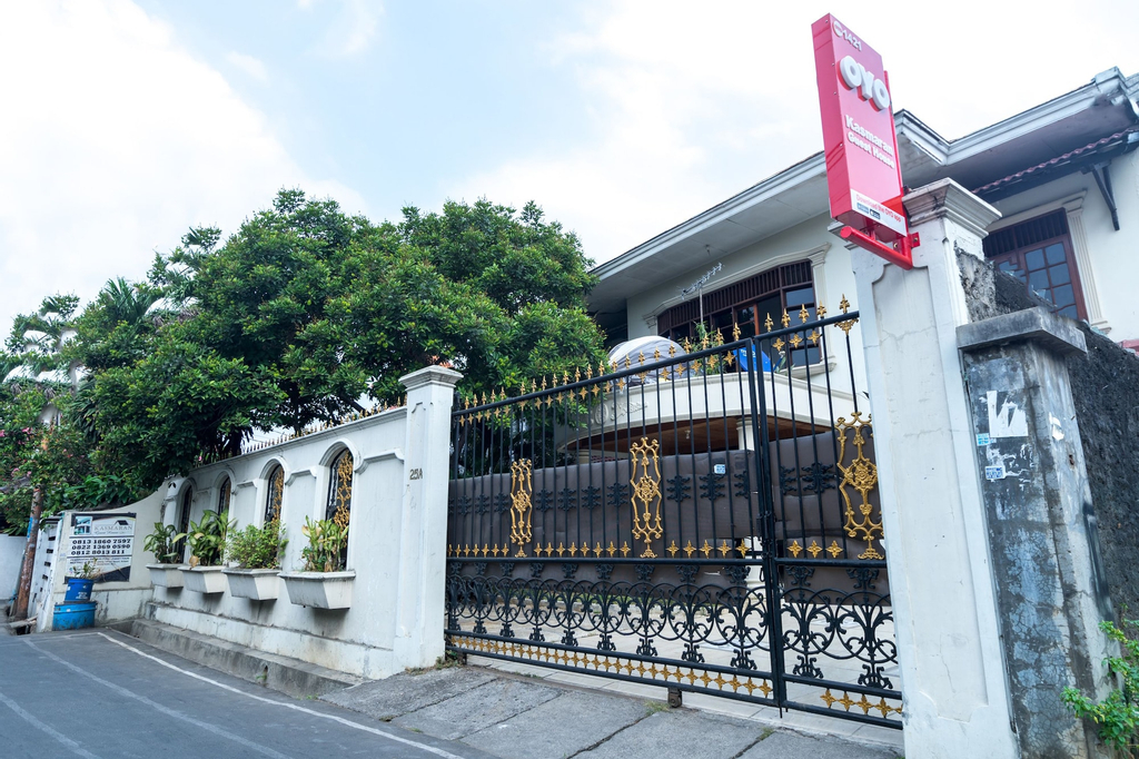OYO 1421 Kasmaran Guest House Syariah, East Jakarta