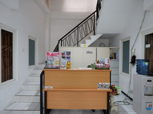 RedDoorz near Plaza Simpang Lima, Semarang