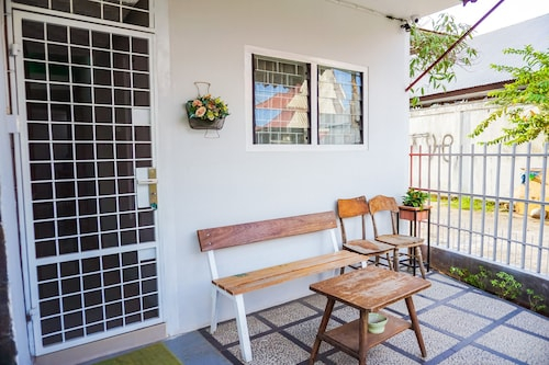 OYO 433 Nelvi Guest House Syariah, Padang