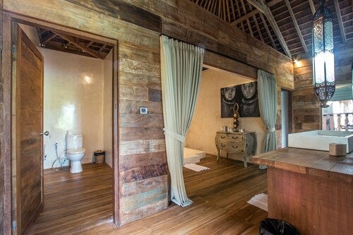 Marika Sawah Villas-5Bedroom Private Pool, Badung