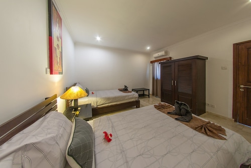 Bahagia Villas Ungasan, Badung