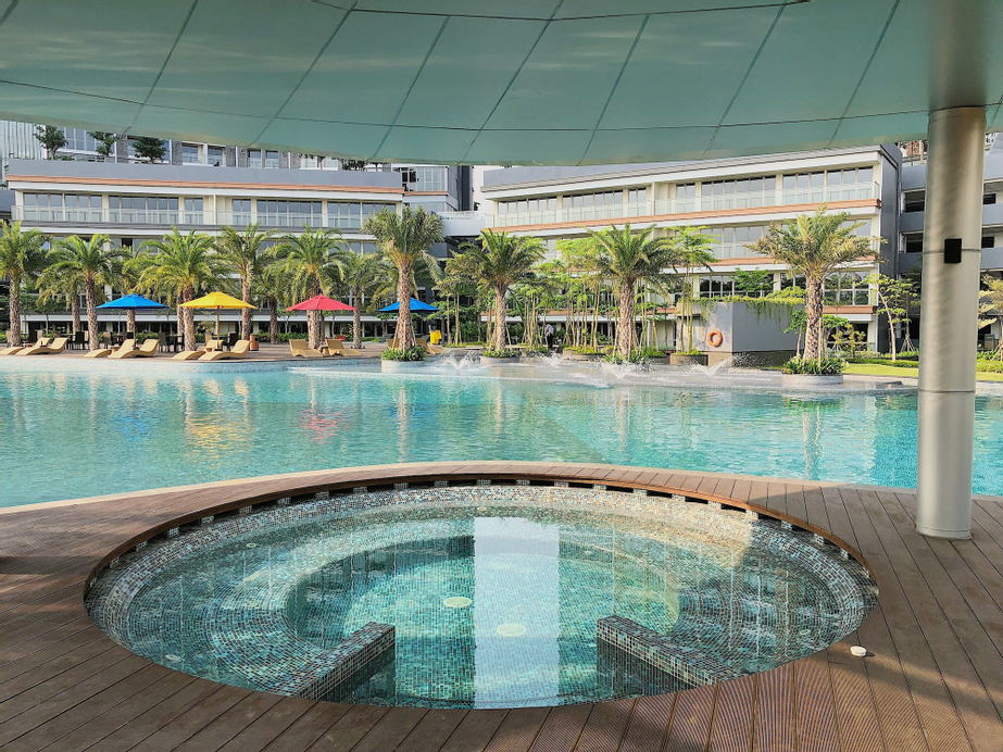 Gold Coast PIK Sea View Apartments by LongeStay, North Jakarta