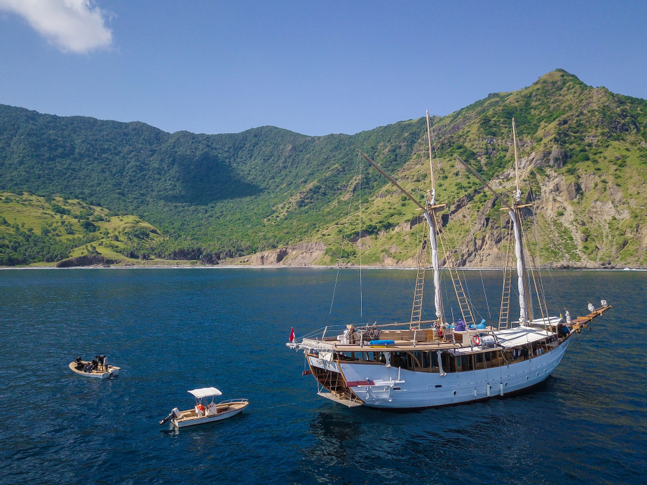 Tanaka Liveaboard Raja Ampat, Manggarai Barat